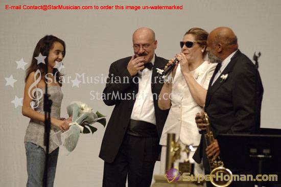 057_Pari_Zangeneh_Performance